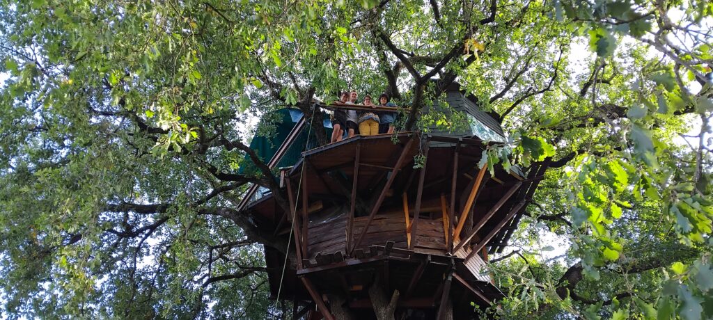 La Cabane insolite Cabane Perchée Chambre d'Hôtes Insolite Monès 31370 Haute Garonne Occitanie